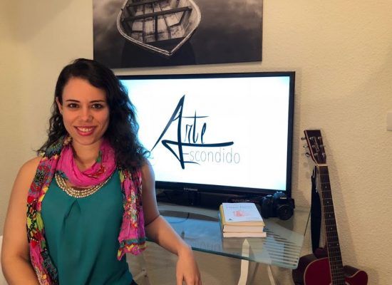 Gaby Periche sonrie